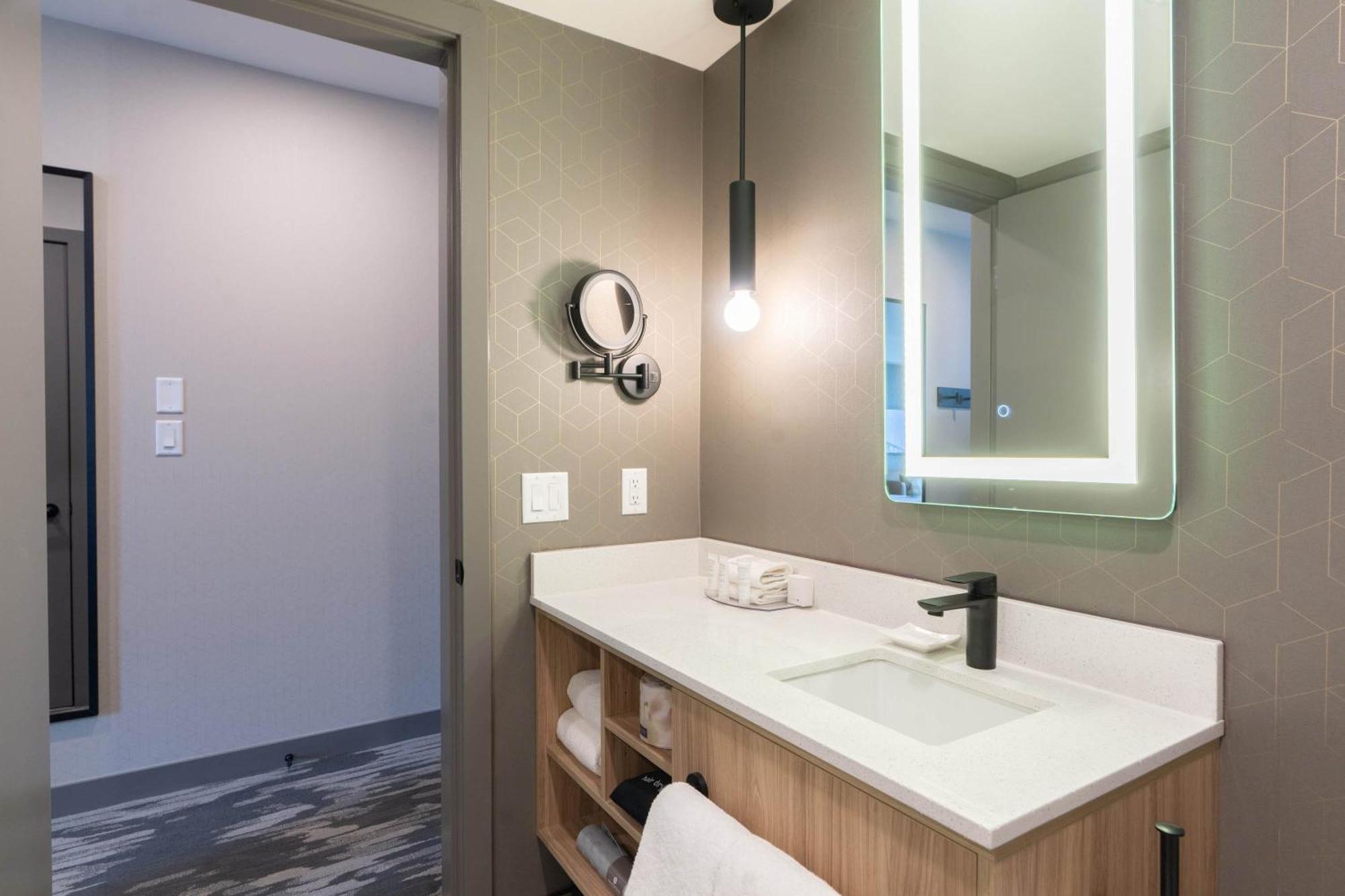 Sandman Signature Dartmouth Hotel & Suites Exterior photo