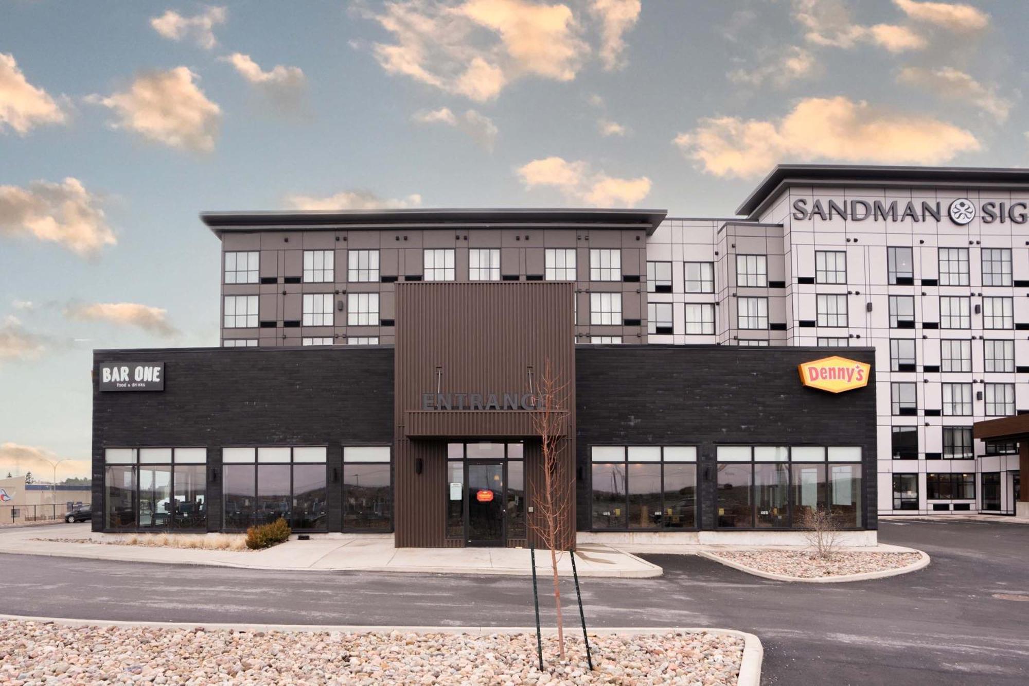 Sandman Signature Dartmouth Hotel & Suites Exterior photo