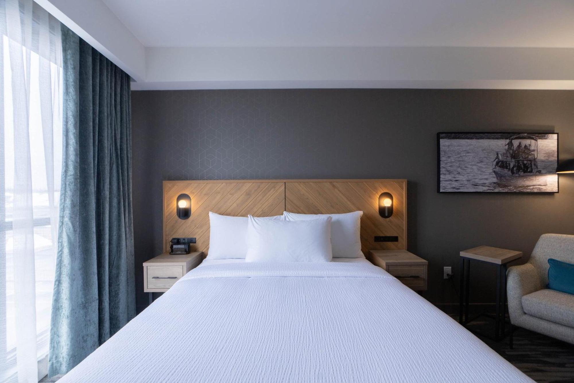 Sandman Signature Dartmouth Hotel & Suites Exterior photo